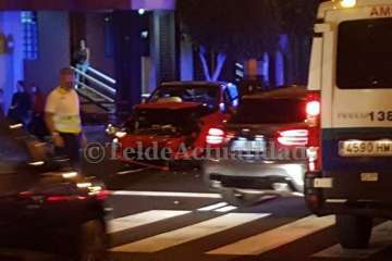 Aparatosa colisión entre dos vehículos en el centro urbano de Telde (Foto TA)